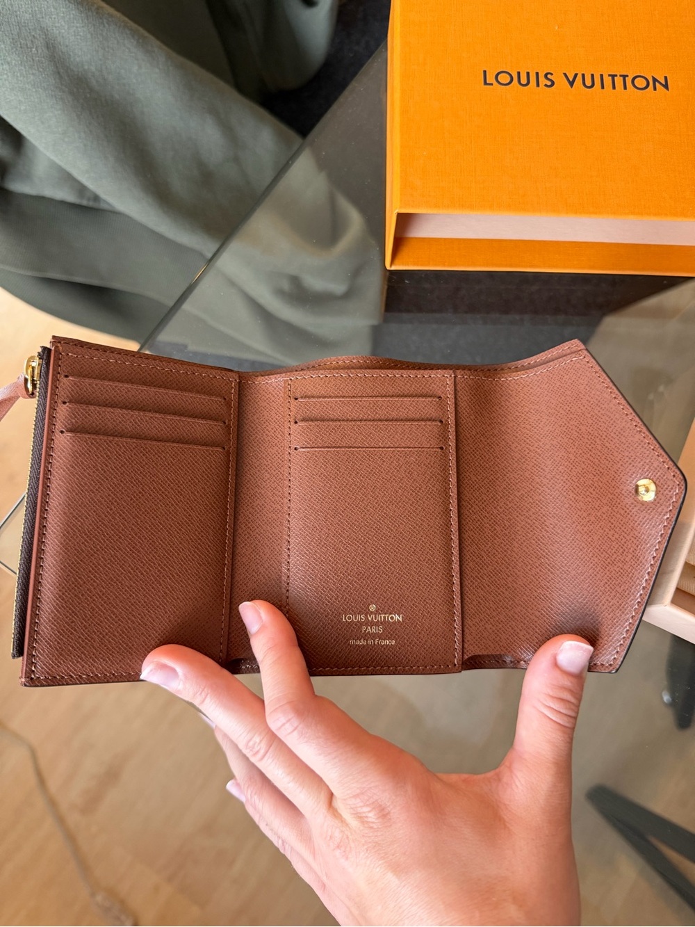 Louis Vuitton Monogram Snap Card Wallet - Brown/Gold - Picture 2 of 4